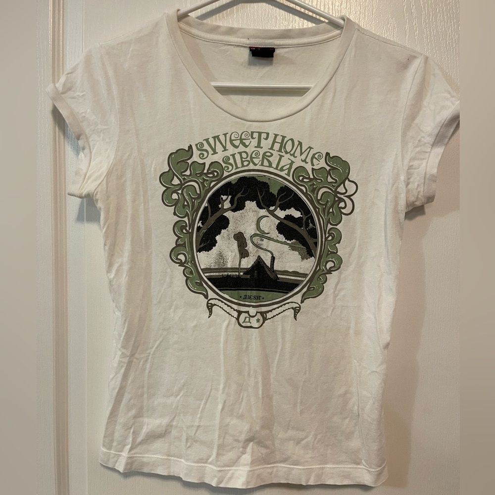Diesel Sweet Home Siberia T Shirt size Large
Y2K Vintage Graphic Tee